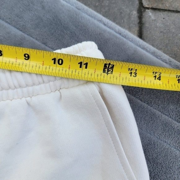 Weworewhat Cream Sweat Shorts XS - Picture 7 of 11
